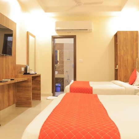 Hampton Hotel - 200 Mt From Golden Temple Amritsar Esterno foto