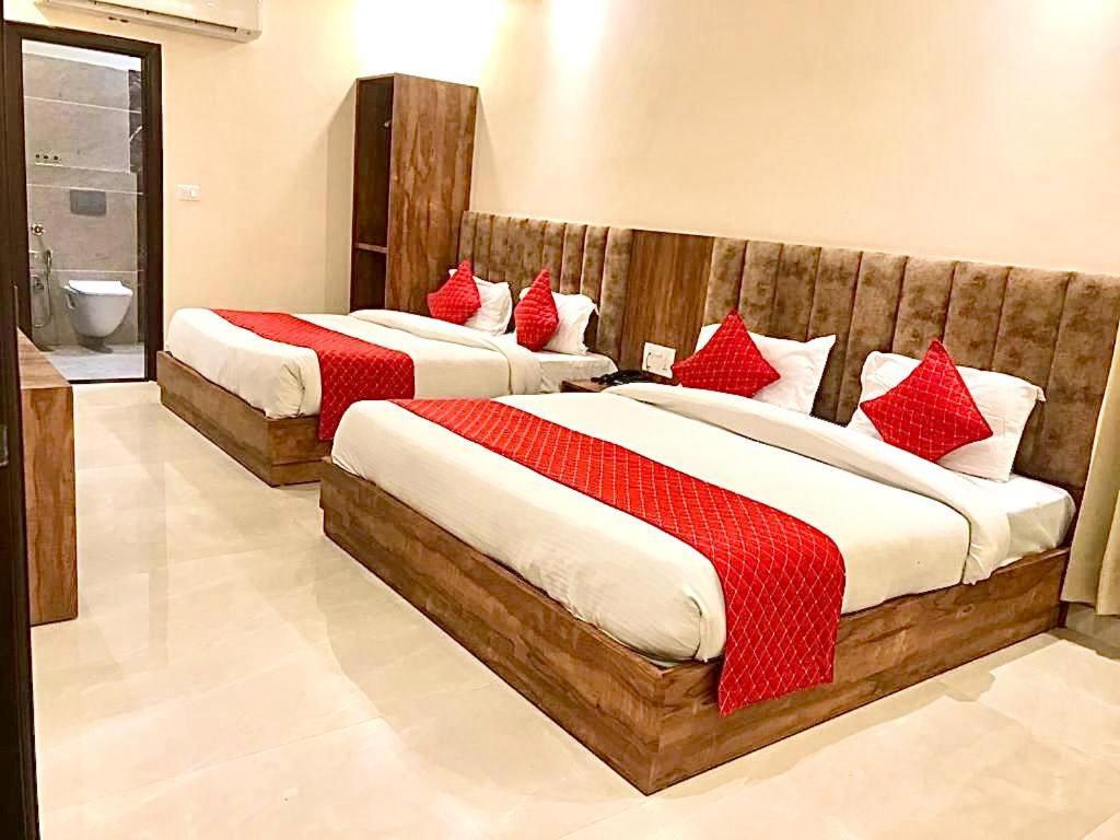 Hampton Hotel - 200 Mt From Golden Temple Amritsar Esterno foto