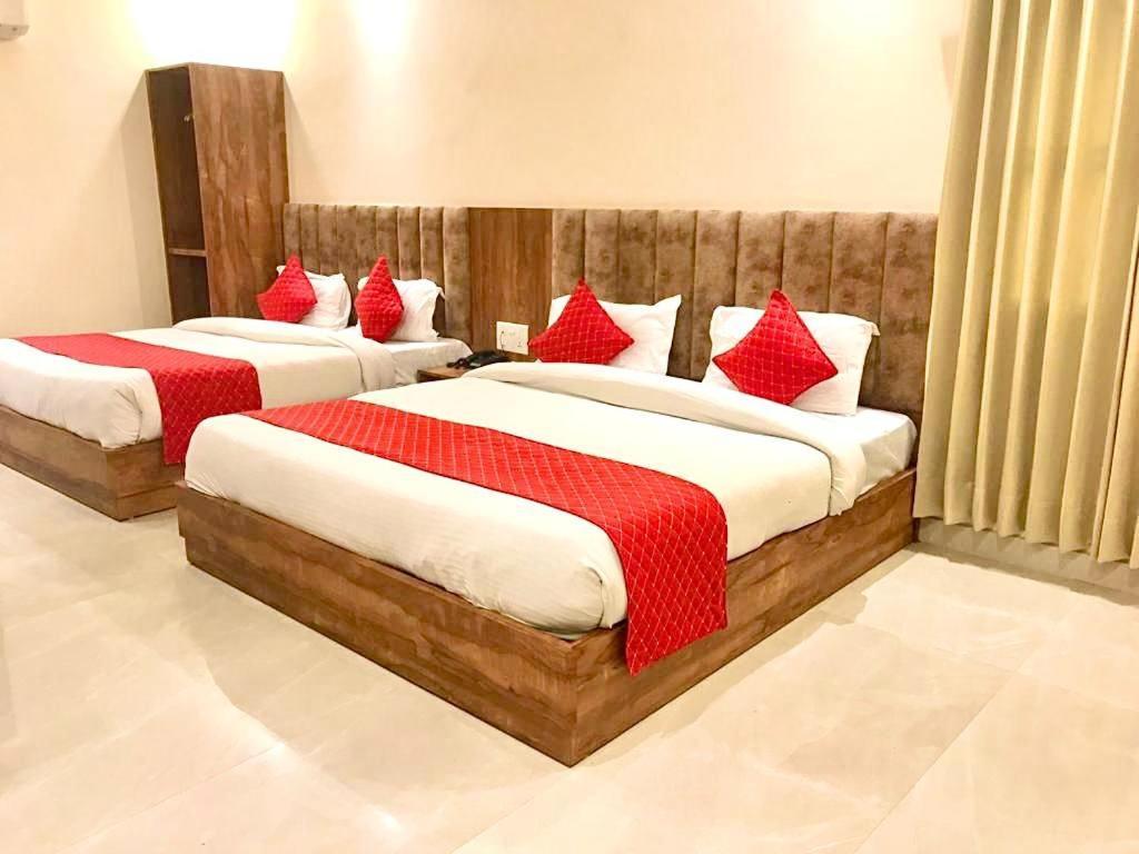 Hampton Hotel - 200 Mt From Golden Temple Amritsar Esterno foto