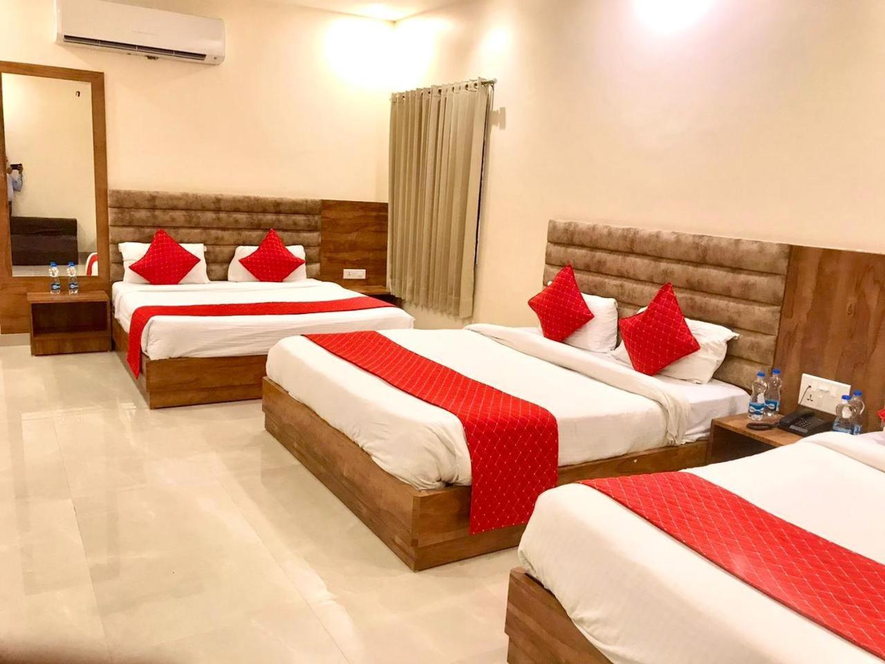 Hampton Hotel - 200 Mt From Golden Temple Amritsar Esterno foto