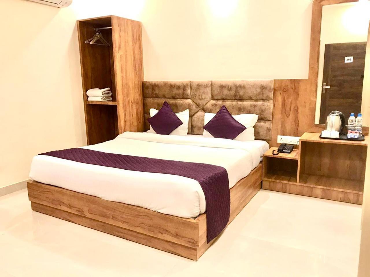 Hampton Hotel - 200 Mt From Golden Temple Amritsar Esterno foto
